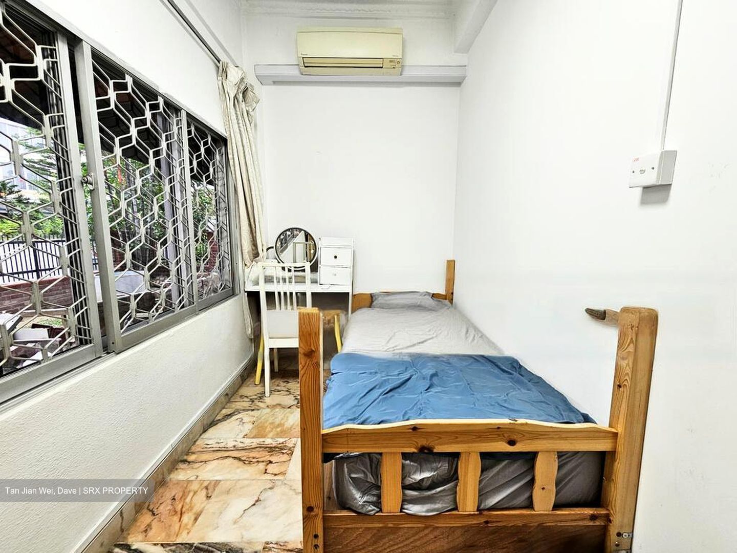 Highland Road (D19), Terrace #471558531